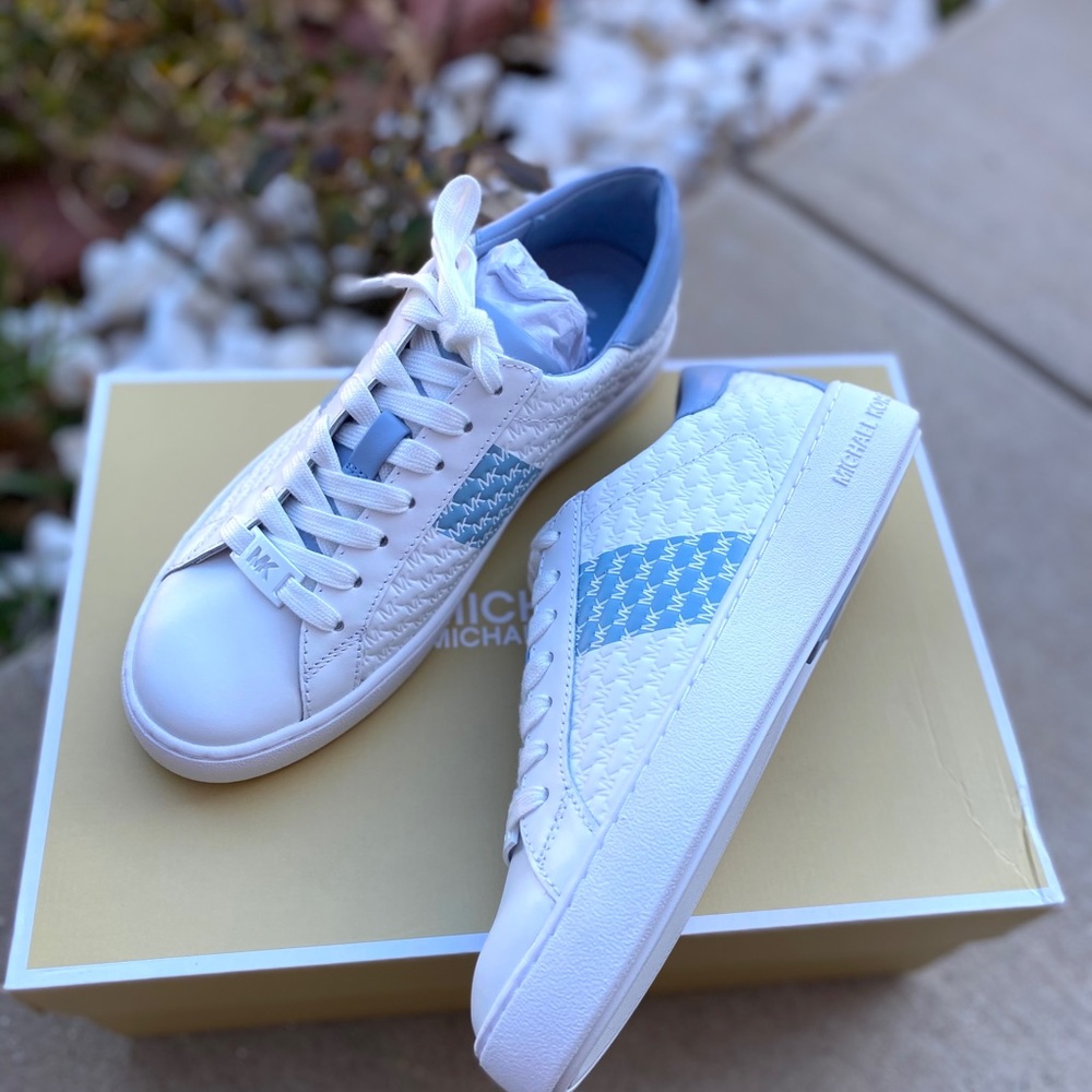 Michael Kors Sneaker Shoes - Picture 2 of 5